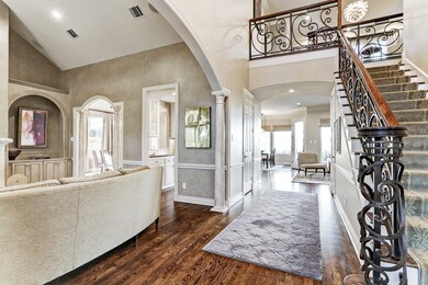 Two story entry w/gleaming hardwoods. Living area
