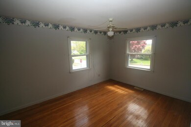 517 Bradford Rd, Oreland, PA 19075 - photo 5