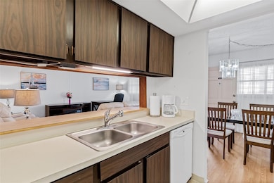 New Atlantis Club unit 546, Largo, FL 33774 - photo 7