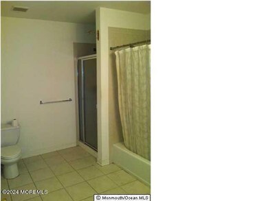 646 cookman #6 bathroom