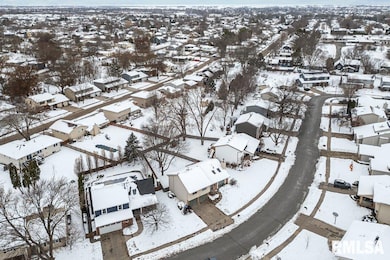 4545 Aspen Hills Cir, Bettendorf, IA 52722 - photo 5