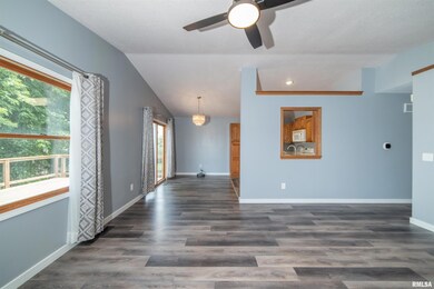 2414 W 60th Place, Davenport, IA 52806 - photo 6