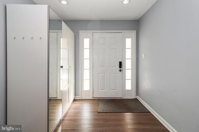 2431 Clover Field Cir, Herndon, VA 20171 - photo 4