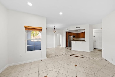 2707 Lake Pointe Dr unit 204, Spring Valley, CA 91977 - photo 3