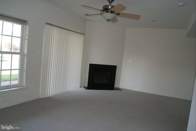 42702 Rolling Rock Square, Chantilly, VA 20152 - photo 3