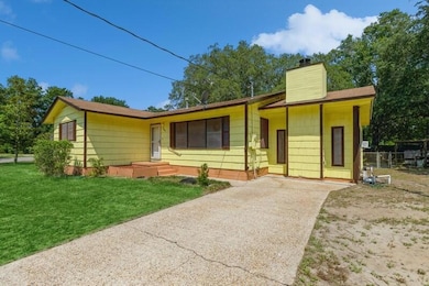 01_207MoriartyStNW_2002_FlexMLS800x600_8