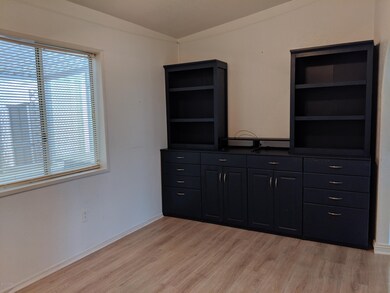 3514 Gldleaf Office