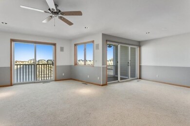 03_300OselkaDr_Unit364_1_LivingRoom_LowR