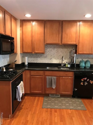 420 James Cir, Royal Oak, MI 48067 - photo 4