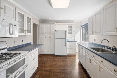 9 Whiffletree Way, Riverside, CT 06878-1
