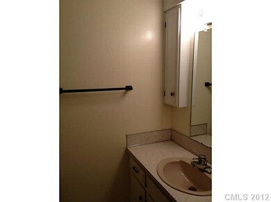 413 Chestnut Ln, Statesville, NC 28625 - photo 5