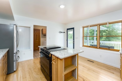 W_Ave_E_9819_Vicksburg_49097-9