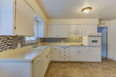 2001SycamoreDrive_015