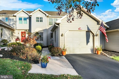 1402 Red Maple Ct, New Cumberland, PA 17070 - photo 2