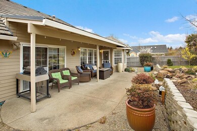 2570 Meadow Creek Dr, Medford, OR 97504 - photo 3