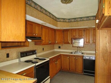 82 Simon Block Ave 024