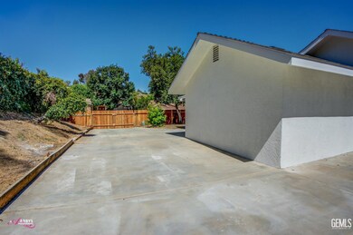 5801 Cedar Falls Dr, Bakersfield, CA 93306 - photo 6