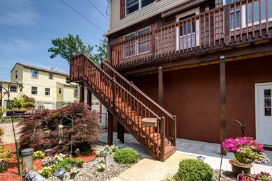 05_House Front
