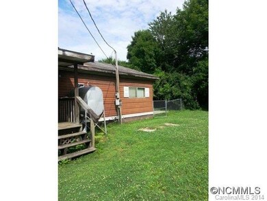 464 Carolina Cir, Hendersonville, NC 28792 - photo 2