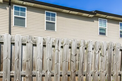 004-photo-rear-view-13656368
