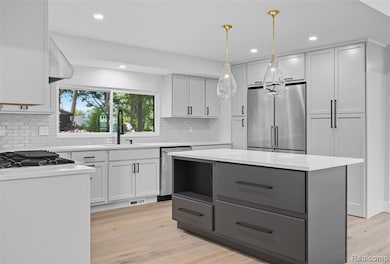 5190 Westcombe Ln, West Bloomfield, MI 48324 - photo 6