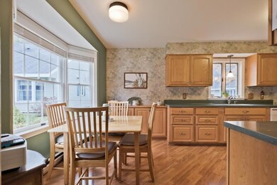 Eat-in Kitchen