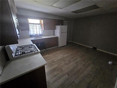 921 Bennett St, McKeesport, PA 15132 - photo 7
