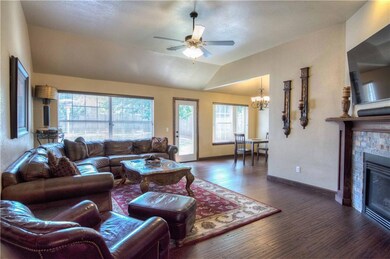 4009 Gyrfalcon Dr, Norman, OK 73072 - photo 4