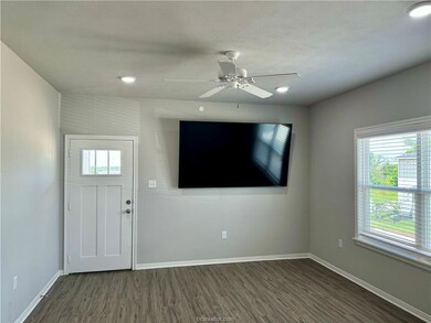 Foyer entrance featuring baseboards, ceiling fan,