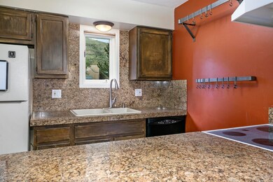 124 Eagle Dr C-003-006-Kitchen-MLS_Size