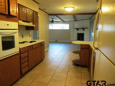 3409 3409 Lynnwood Dr, Tyler, TX 75701 - photo 4