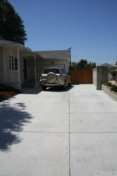 Spacious driveway