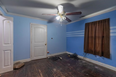 1502 E 49th-4