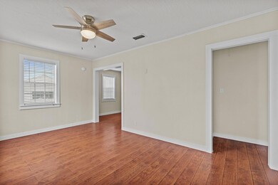 mls_106_E_7th_Ave-6