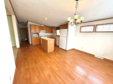 461 Meadowlark Cir unit A, Sandwich, IL 60548 - photo 2