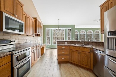 04_562WittenbergPath_5_Kitchen_LowRes