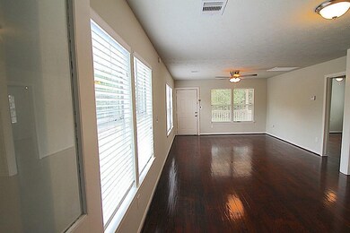 4786 Wickwillow Ln, Alvin, TX 77511 - photo 3