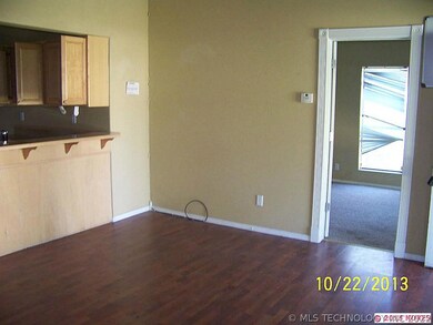 907 W Division St, Henryetta, OK 74437 - photo 5