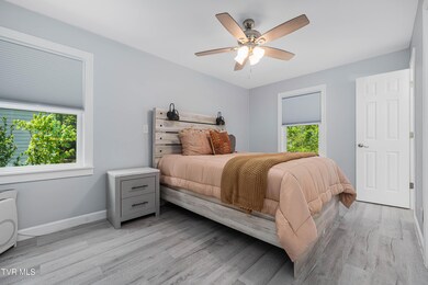 400 W Poplar St (35 of 48)