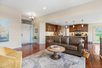 304 Alexander Creek Ct, Raymore, MO 64083 - photo 7