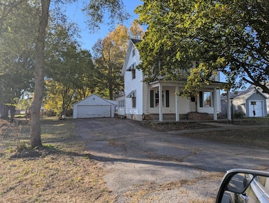 320 S 5th St, Sheldon, IL 60966 - photo 4