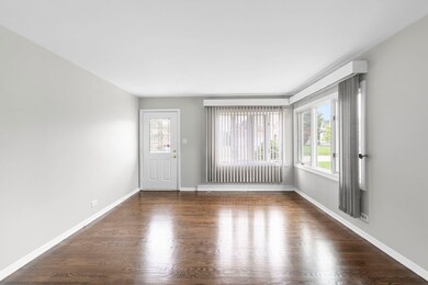 712 N Michigan St, Elmhurst, IL 60126 - photo 3