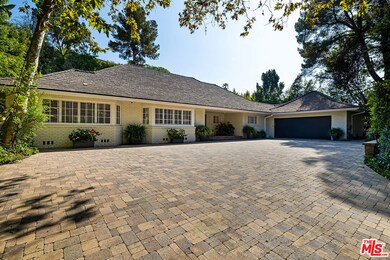 1124 Laurel Way, Beverly Hills, CA 90210 - photo 2