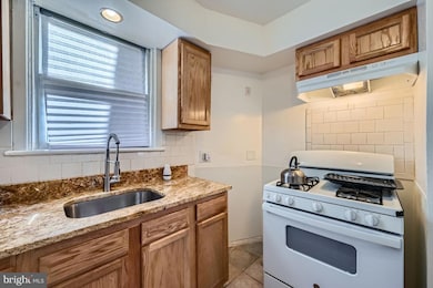 147 Denison St, Baltimore, MD 21229 - photo 6