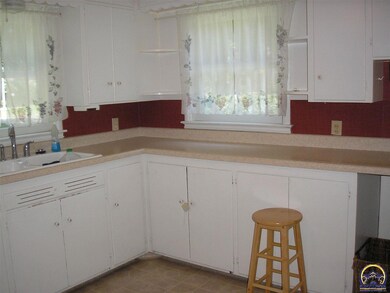 1815 SW Collins Ave, Topeka, KS 66604 - photo 5