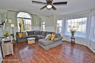 219 Orchard View Dr, Effort, PA 18330 - photo 5