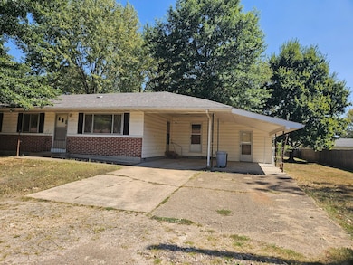 305 Maplewood Ct, Mountain View, MO 65548 - photo 2