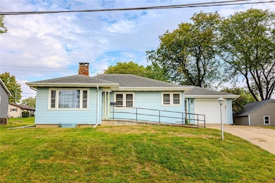 411 College Hill Ave, Oskaloosa, IA 52577 - photo 2