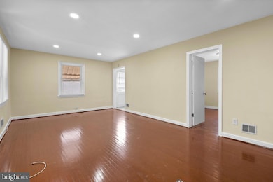 10112 Sutherland Rd, Silver Spring, MD 20901 - photo 4