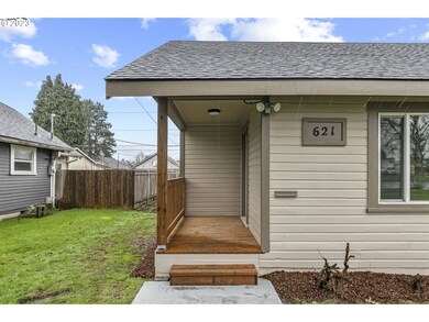 621 Oregon Way, Longview, WA 98632 - photo 2